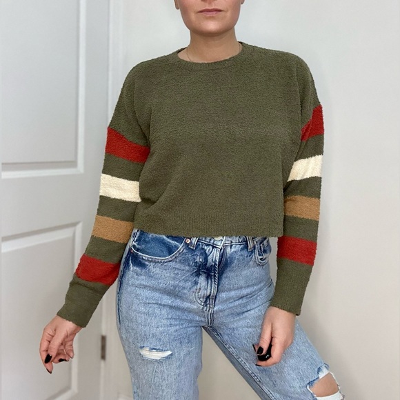 Super Soft Chenille Pullover Crop Sweater - Picture 3 of 8